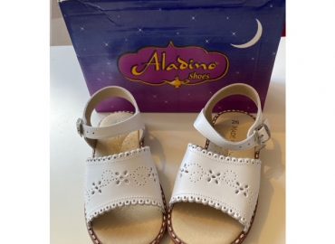White Sandals Size 26 (UK8.5)